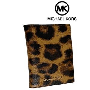 Michael Kors Passport Wallet MONEY PIECES leopard print butterscotch Leather NWT